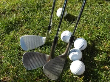 grass-lawn-recreation-golf-sports-equipment-golfing-982669-pxhere.com (1)