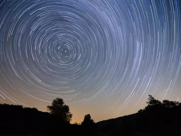 yavorzhelyazkov-star-trails-ciel-etoiles