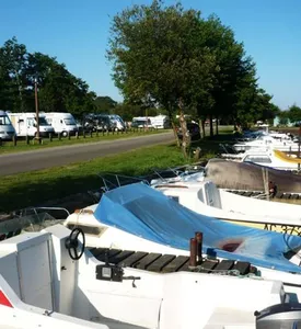 Aire de camping-car à Gastes 1