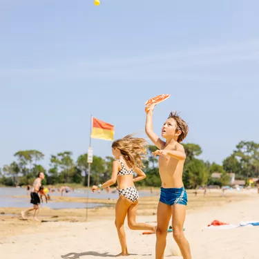 Zones de baignade surveillées au lac de Biscarrosse