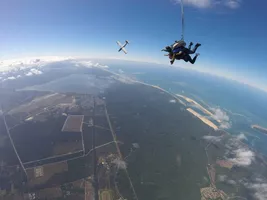 VERTICAL T'AIR PARACHUTISME (1)