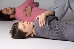 1920 Sur le dos s'embrasser