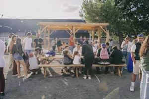 Le 1er Mai la tireuse travaille chez La Gang