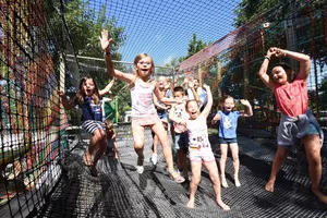 ENFANTS TRAMPOLINE